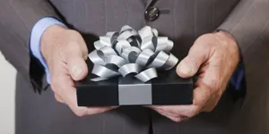 Более 16 миллионов тенге заплатили казахстанцы за подарки госслужащим