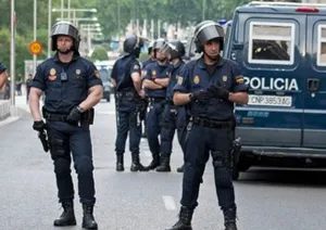 В Барселоне водитель фургона, наехавшего на пешеходов, открыл стрельбу