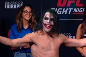 Боец UFC покорил фанатов образом Джокера