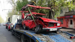 Столкновение в Алматы: автомобили вылетели на тротуар