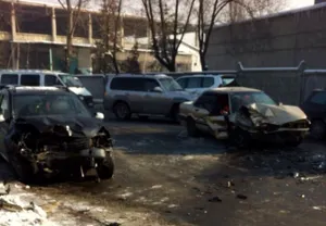 В Алматы близ барахолки столкнулись две иномаркиЭксклюзив