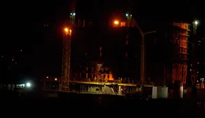 В Астане наказали строителей за работу в ночное время