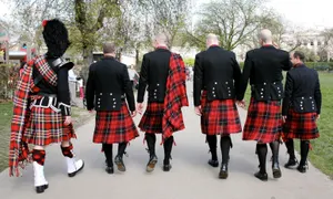 Разгуливавшему в женском платье мужчине грозит наказание в Актау
