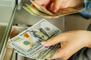 Доллар продолжает неспешный рост