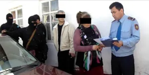 Полицейские задержали семью наркосбытчиков