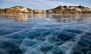 Во Франции двое подростков утонули в замерзшем озере