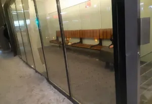 На мусор в теплых остановках пожаловались жители Нур-Султана