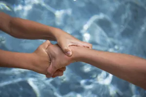 В Астане разыскивают мужчину, спасшего ребенка