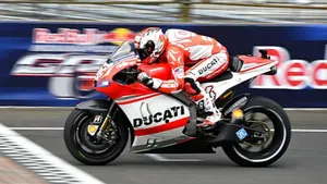 Ducati отложила тестирование мотоцикла Desmosedici GP15