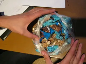 Марихуану под видом конфет пытались передать в колонию в Костане