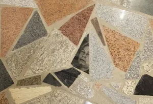 Фрагментами надгробных плит выложили пол в торговом доме в Усть-Каменогорске