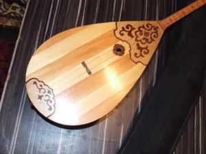 Асет Исекешев берет частные уроки игры на домбре