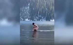 Павел Дуров тыйымды бұзып, Қазақстанның қорық көзіне шомылды