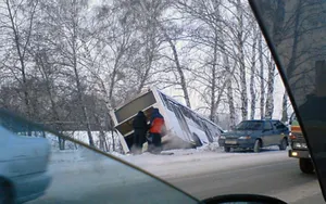 Два пассажирских автобуса съехали в кювет
