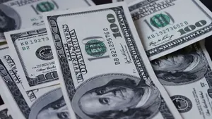 Доллар продолжает расти