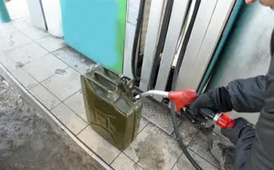 В Алматы АЗС не доливают до двух литров бензина