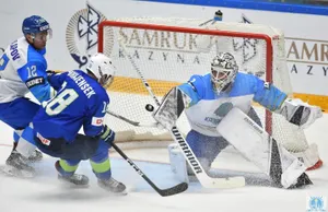 Сборная Казахстана одержала первую победу на чемпионате мира по хоккею