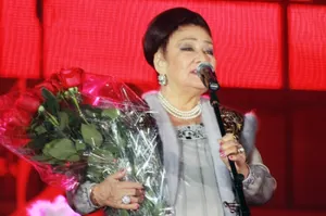 Бибигуль Тулегенова благословила Димаша Кудайбергена. ВИДЕО