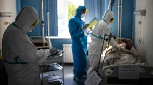 Более 200 пациентов с коронавирусом находятся в тяжелом состоянии – Минздрав