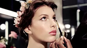 Сложный выбор: драматичный или яркий макияж