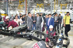 Бакытжан Сагинтаев назвал отечественные автомобили «добротными»