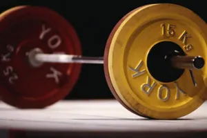 Алматинцы и звезды тяжелой атлетики состязались в поднятии штанги