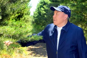 Назарбаев посетил ипподром «Казанат»