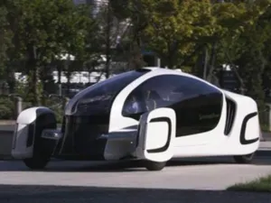 Японцы спроектировали пластиковый автомобиль