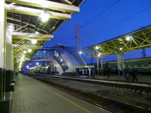 На ж/д вокзале Астаны рухнули конструкции. ВИДЕО