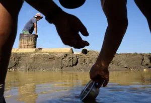 Частным лицам разрешили добывать золото и драгоценные камни в Таджикистане