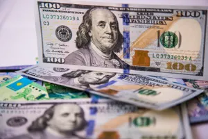 Казахстанцы резко повысили спрос на доллары