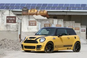 MINI COOPER S получил тюнинг-пакет miniture