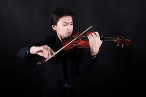 Казахстанский скрипач получил юношескую премию в Москве
