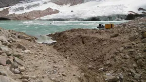 Спасатели спускают воду мореных озер