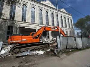 Крупный ресторан сносят в Алматы