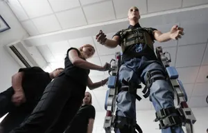 Открыта запись на испытания первого российского экзоскелета