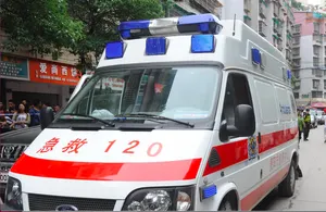 В Китае автомобиль со школьниками упал с моста