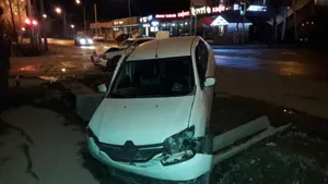 В Алматы участник ДТП улетел в арык. ФОТО