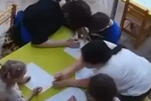 Теміртауда балабақша тәрбиеленушісінің ұрып-соғуы камераға түсті