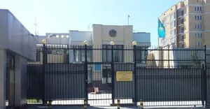 В Бишкеке митингующие собрались у посольства Казахстана