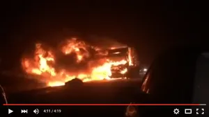 На трассе Алматы - Караганда горит фура (ВИДЕО)