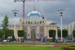 Памятники Жамбылу Жабаеву и Шыганаку Берсиеву воссоздали на ВДНХ