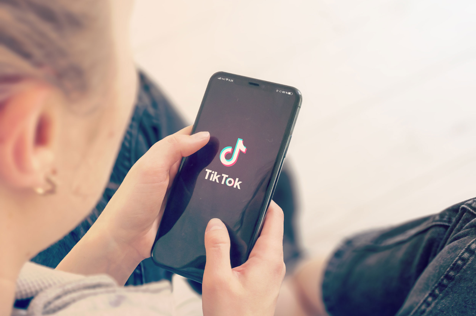 Қырғызстан президентінен TikTok-ты бұғаттауды алып тастау сұралуда