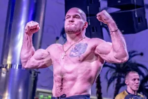 Артем Резников победил известного чеченского бойца