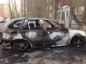 Более десяти автомобилей за два года подожгли в одном из дворов Павлодара