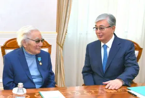 Президент вручил Абдижамилу Нурпеисову высшую награду страны