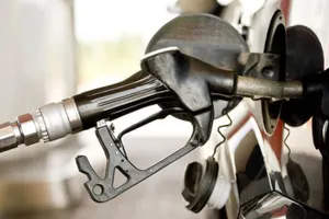 Бензин Аи-92/93 подешевел до 109 тенге за литр