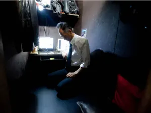 Боявшийся одиночества японец месяц жил с трупом отца