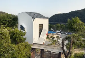 Уникальный дом коллекционера роботов