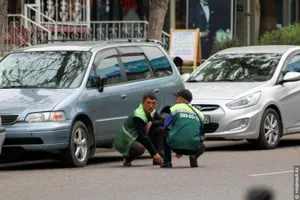 В Алматы продолжаются рейды по выявлению незаконных автостоянок